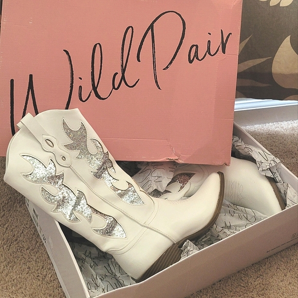 Wild Pair Shoes - NWOT Lucah Cowboy Boots, Created for Macy's